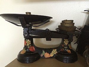 Vintage Kitchen Weighing Scales